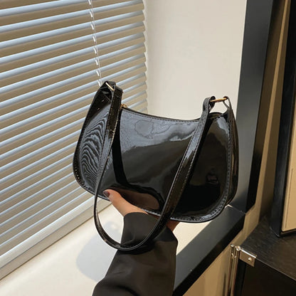 👜✨ レトロ感あふれるレザーショルダーバッグ