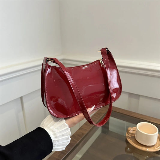 👜✨ レトロ感あふれるレザーショルダーバッグ