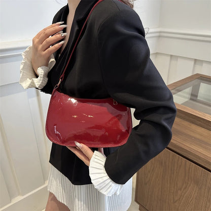👜✨ レトロ感あふれるレザーショルダーバッグ